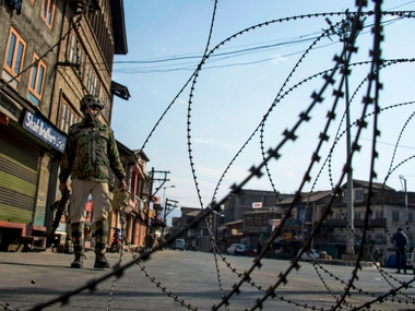 Jammu and Kashmir: 3 militants killed in pre-dawn encounter with security forces in Anantnag Jammu and Kashmir: 3 militants killed in pre-dawn encounter with security forces in Anantnag