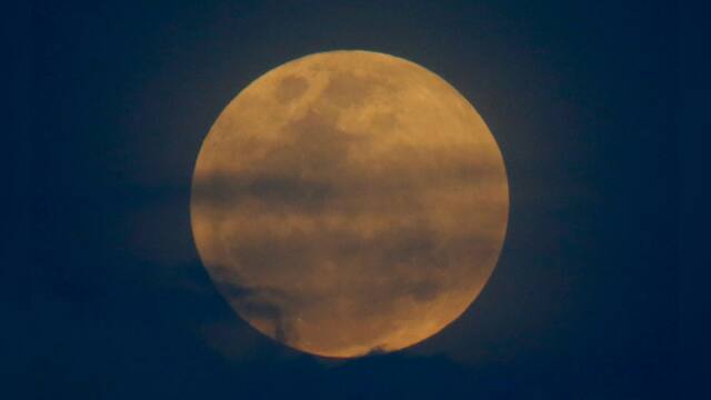 Lunar Showstopper: First 'super blue blood moon' in 35 years graces sky ...