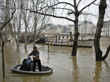 Flood alert in Paris as Seine river water level remains at high; 1,500 people evacuated, say authorities Flood alert in Paris as Seine river water level remains at high; 1,500 people evacuated, say authorities