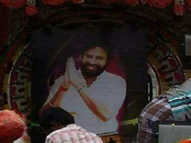 Pawan Kalyan, Rajinikanth may be two decades apart but they have mass popularity, political plunge in common Pawan Kalyan, Rajinikanth may be two decades apart but they have mass popularity, political plunge in common