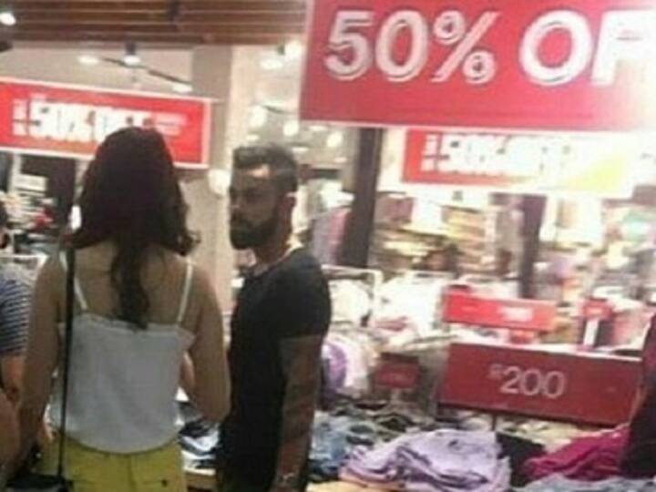 Anushka Sharma, Virat Kohli spotted shopping at 50 per cent discount shop — and Twitter empathises Anushka Sharma, Virat Kohli spotted shopping at 50 per cent discount shop — and Twitter empathises