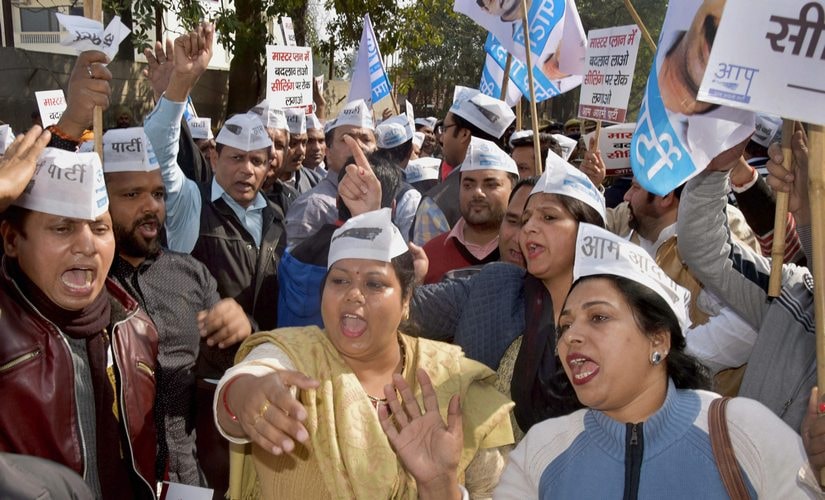 AAP party workers were seen protesting against the ongoing MCD's sealing drive. But the traders association has said they don't want parties gaining political mileage out of their plight. PTI