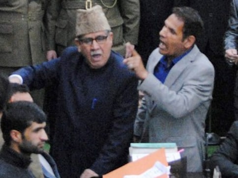 Politicians like Akbar Lone fuel violence in Kashmir; Valley has history of leaders playing both mainstream, separatist Politicians like Akbar Lone fuel violence in Kashmir; Valley has history of leaders playing both mainstream, separatist