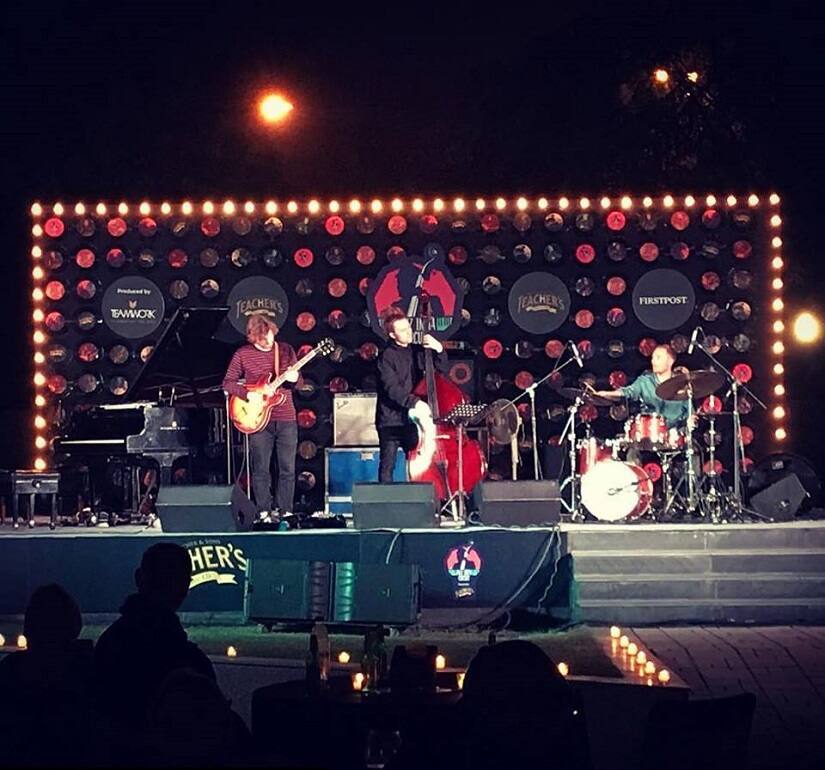 Alex Jønsson performing at the Jazz India Circuit.