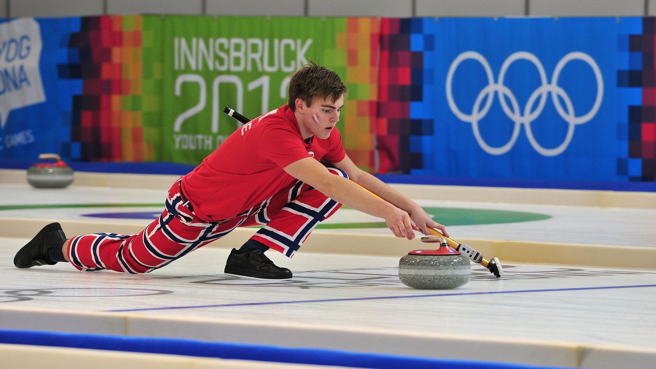 The sport of curling. Ralf Roletschek