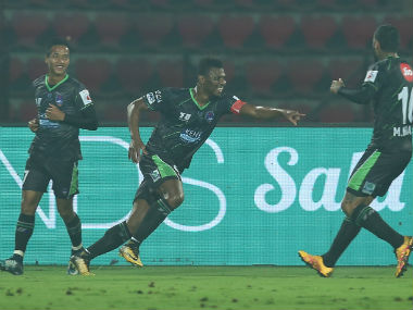ISL 2017-18: Delhi Dynamos prevail over NorthEast United FC thanks to Kalu Uche's late winner ISL 2017-18: Delhi Dynamos prevail over NorthEast United FC thanks to Kalu Uche's late winner