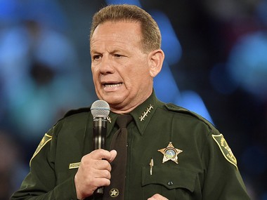 Parkland shooting: Armed sheriff's deputy on duty at Florida school never went inside to confront gunman Parkland shooting: Armed sheriff's deputy on duty at Florida school never went inside to confront gunman