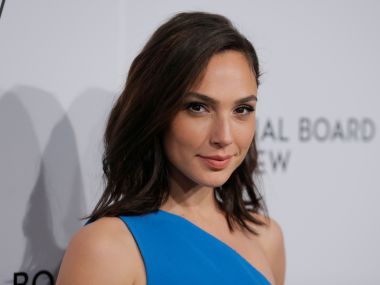 Gal Gadot to reunite with Fast & Furious co-star Dwayne Johnson for Rawson Marshall Thurber's Red Notice Gal Gadot to reunite with Fast & Furious co-star Dwayne Johnson for Rawson Marshall Thurber's Red Notice