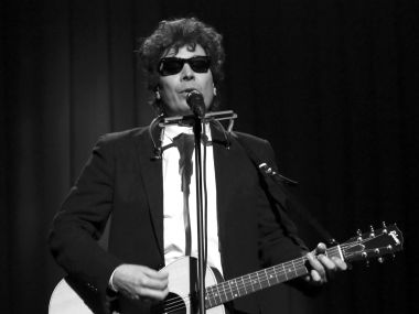 Jimmy Fallon channels Bob Dylan to criticise Trump in updated version of ‘The Times They Are A-Changin’ Jimmy Fallon channels Bob Dylan to criticise Trump in updated version of ‘The Times They Are A-Changin’
