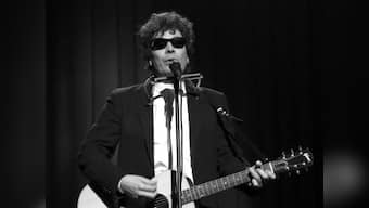 Jimmy Fallon channels Bob Dylan to criticise Trump in updated version of ‘The Times They Are A-Changin’