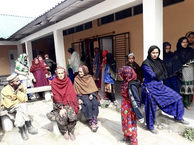 Panicky villagers along LoC in Kashmir's Uri flee homes amid heavy shelling; Pakistan Army tells locals to leave Panicky villagers along LoC in Kashmir's Uri flee homes amid heavy shelling; Pakistan Army tells locals to leave