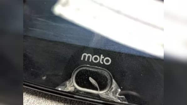 The shatterproof screen on the Moto Z2 Force isn’t shattering, but it does seem to be falling apart