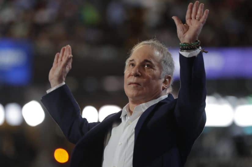 Singer Paul Simon greets the audience while performing at the Democratic National Convention in Philadelphia, Pennsylvania, U.S., July 25, 2016. REUTERS/Jim Young - HT1EC7Q04SJPB