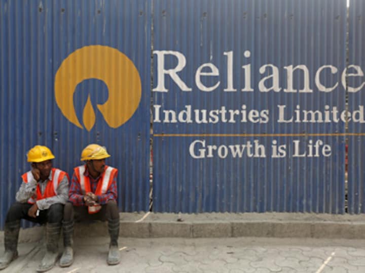 Shareholders to pay 25% for subscribing to Reliance Industries Rs 53,125 cr right issue now, balance next year