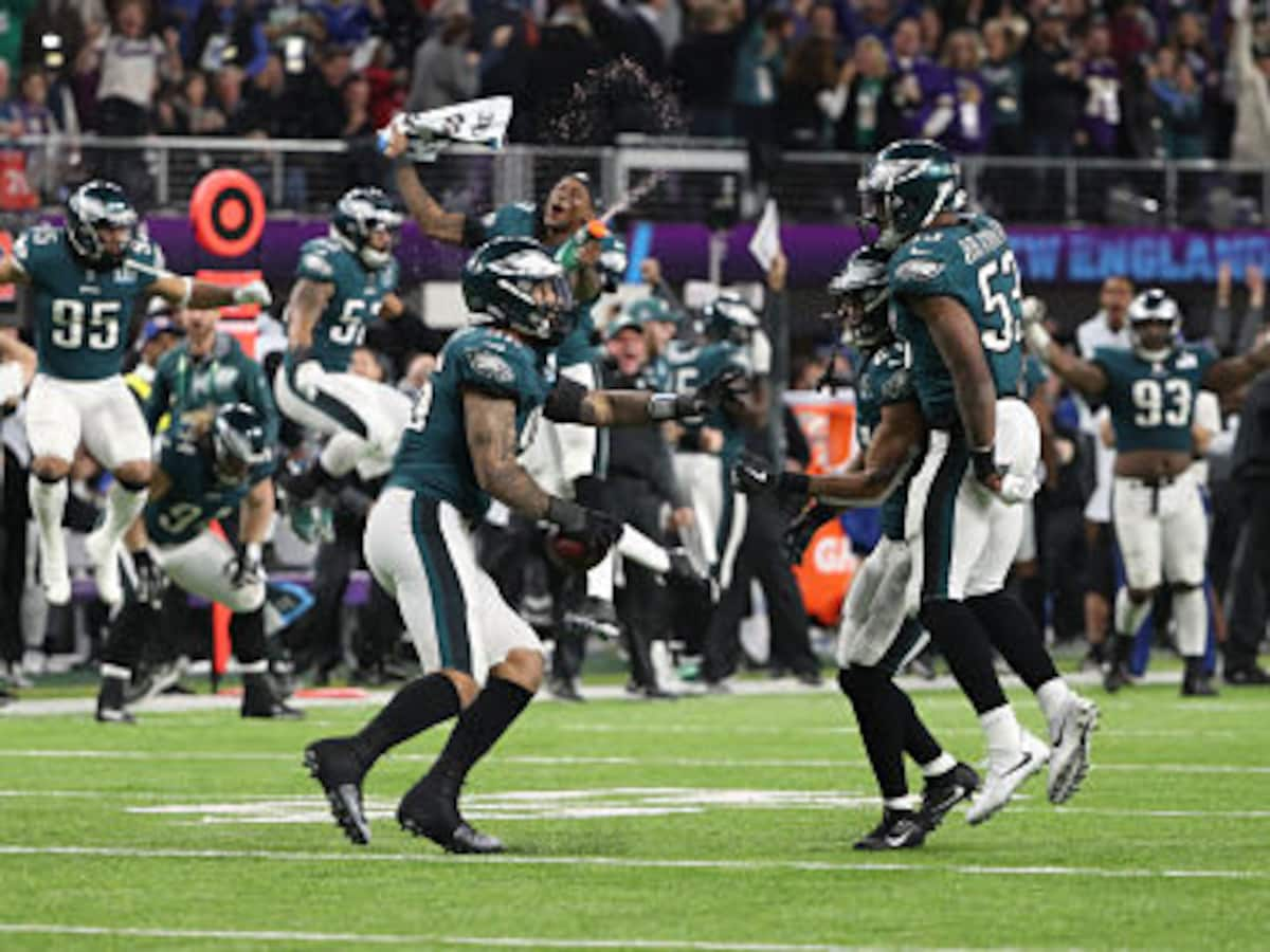 Elliott helps Eagles to upset win over Patriots in Super Bowl 52