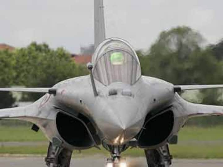 Rafale deal updates: How many lies to sustain 'sinking dynasty' asks Jaitley; Reliance Defence says Congress outraging over wrong letter
