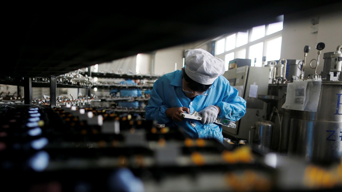 China's manufacturing activity drops despite lifted COVID restrictions