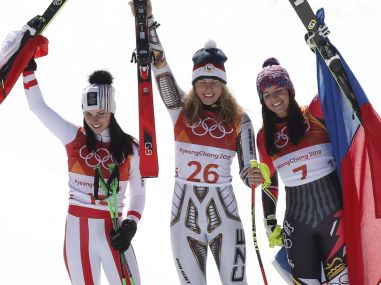 Winter Olympics 2018: Czech snowboarder Ester Ledecka wins shock gold medal in super-G, Lindsey Vonn finishes 6th Winter Olympics 2018: Czech snowboarder Ester Ledecka wins shock gold medal in super-G, Lindsey Vonn finishes 6th