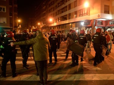 Europa League: Police officer dies in violent fan clashes before Athletic Bilbaos match against Spartak Moscow