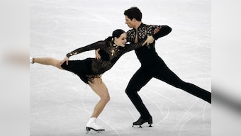 Winter Olympics 2018: Tessa Virtue, Scott Moir break short dance record; French pair waltzes through wardrobe malfunction