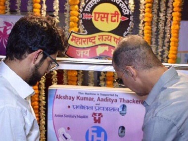 Padman star Akshay Kumar, Aditya Thackeray inaugurate sanitary pad vending machine at Mumbai Central as Padman soars at box office Padman star Akshay Kumar, Aditya Thackeray inaugurate sanitary pad vending machine at Mumbai Central as Padman soars at box office