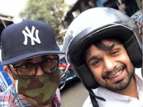 Brahmastra: Ranbir Kapoor roams crowded streets of Mumbai unrecognised while doing recce for film Brahmastra: Ranbir Kapoor roams crowded streets of Mumbai unrecognised while doing recce for film