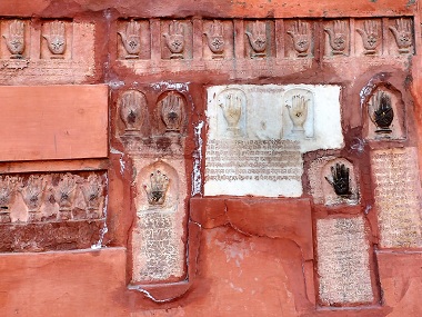 Of sati, lore of queens confined to palaces, and the modern-day Rajasthani girls who dance Of sati, lore of queens confined to palaces, and the modern-day Rajasthani girls who dance