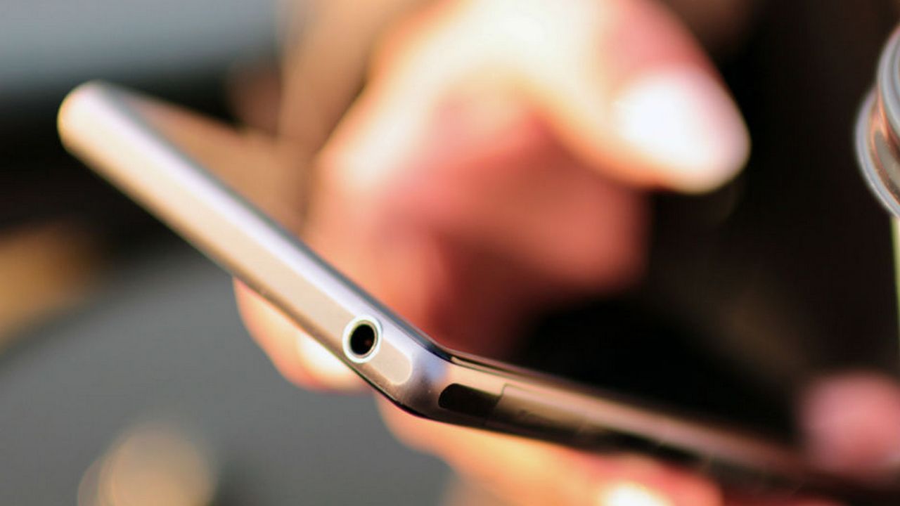 Global smartphone shipments to cross 1.49 billion units in 2018 Global smartphone shipments to cross 1.49 billion units in 2018