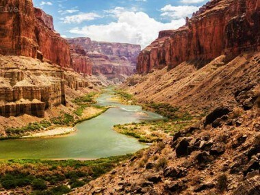 US helicopter crashes in Grand Canyon: Three British tourists killed, four others injured