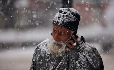 Jammu and Kashmir, Himachal Pradesh receive last snow of season; tourists flock in, few roads cut off