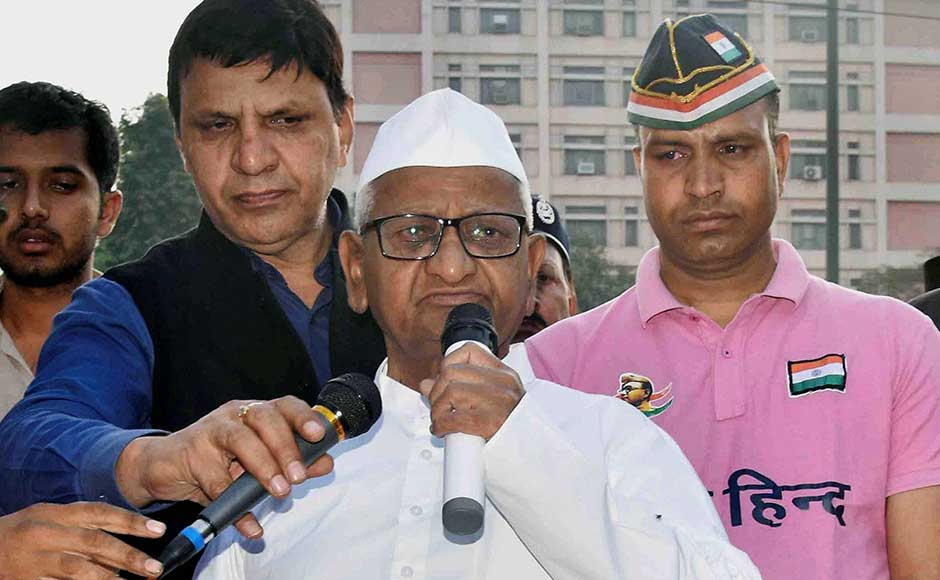 Anna Hazare meets aspirants protesting against SSC paper leaks, demands CBI probe