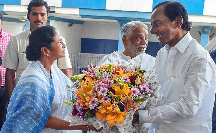 K Chandrasekhar Rao, Mamata Banerjee pitch for federal front after meeting in Kolkata K Chandrasekhar Rao, Mamata Banerjee pitch for federal front after meeting in Kolkata