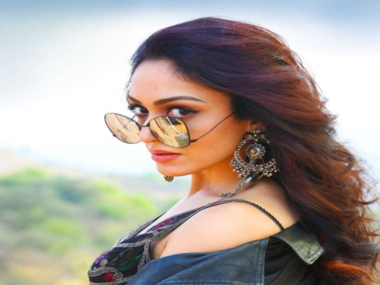 Khushali Kumar looks stunning in her biker avatar! Khushali Kumar looks stunning in her biker avatar!