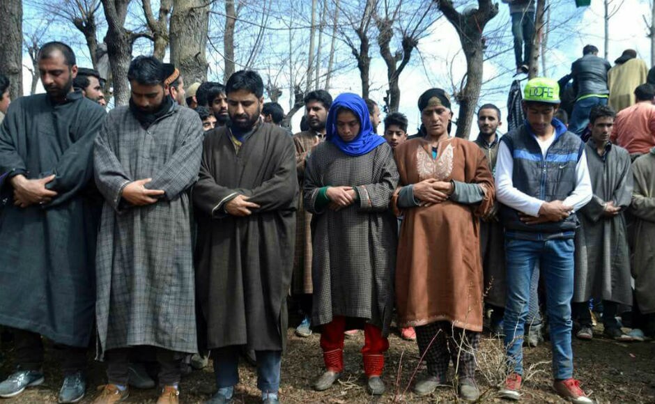 Meanwhile, young men and women, who stood shoulder to shoulder, offered funeral prayers to the civilians killed in army firing in Sopore. Six persons including two militants were killed in a firing incident on Sunday night. Facebook/Sheikh Mashooq Meanwhile, young men and women, who stood shoulder to shoulder, offered funeral prayers to the civilians killed in army firing in Sopore. Six persons including two militants were killed in a firing incident on Sunday night. Facebook/Sheikh Mashooq