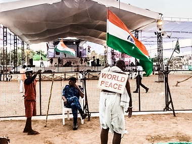 Anna Hazare’s Delhi agitation sees sparse crowds as tripartite nature of demands dilutes movement Anna Hazare’s Delhi agitation sees sparse crowds as tripartite nature of demands dilutes movement