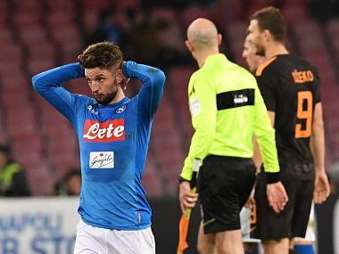 Serie A title race heats up as Napoli slump to shock defeat to AS Roma; Paulo Dybala's injury-time strike helps Juventus win Serie A title race heats up as Napoli slump to shock defeat to AS Roma; Paulo Dybala's injury-time strike helps Juventus win