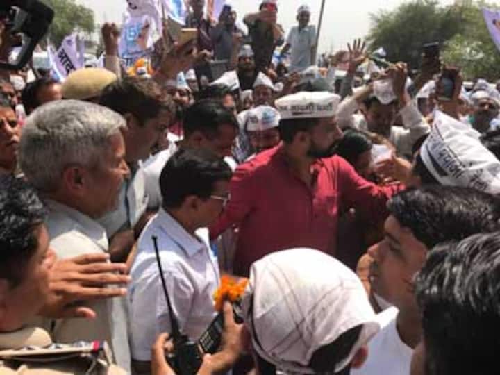 Arvind Kejriwal holds roadshow in Rohtak-Bhiwani belt, says AAP to contest in Haryana Assembly polls Arvind Kejriwal holds roadshow in Rohtak-Bhiwani belt, says AAP to contest in Haryana Assembly polls
