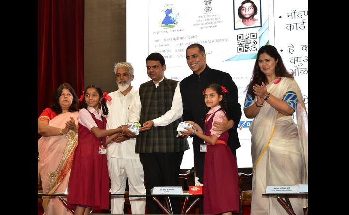 Akshay Kumar, Devendra Fadnavis launch Asmita — a scheme aimed at easy access to sanitary napkins Akshay Kumar, Devendra Fadnavis launch Asmita — a scheme aimed at easy access to sanitary napkins