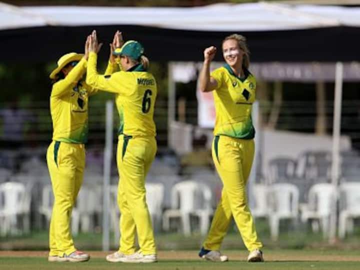 Women's T20I Tri-series: Australia dish out clinical performance to thrash England by eight wickets Women's T20I Tri-series: Australia dish out clinical performance to thrash England by eight wickets