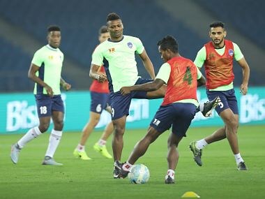 Players warmup during the match 17 of the Hero Indian Super League between Delhi Dynamos FC and Jamshedpur FC held at the Jawaharlal Nehru Stadium, Delhi, India on the 6th December 2017 Photo by: Arjun Singh / ISL / SPORTZPICS