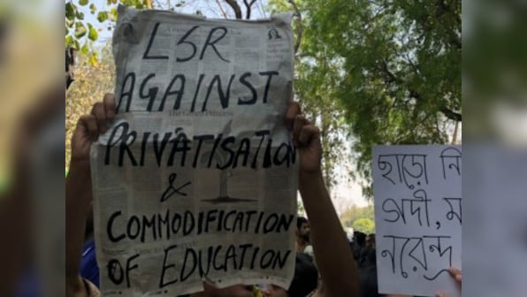 New Delhi: Teachers' associations march to protest 'blatant privatisation of public education', 60 universities getting graded autonomy