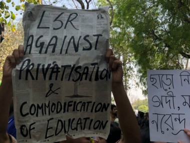 New Delhi: Teachers' associations march to protest 'blatant privatisation of public education', 60 universities getting graded autonomy New Delhi: Teachers' associations march to protest 'blatant privatisation of public education', 60 universities getting graded autonomy