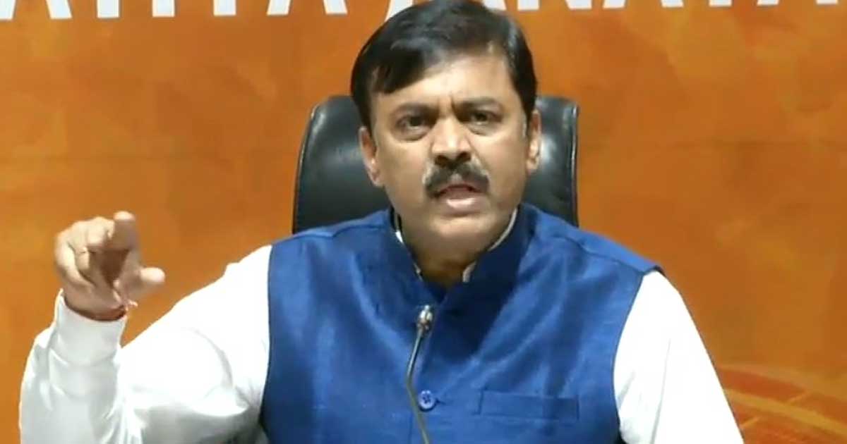 Man hurls shoes at BJP spokesperson GVL Narasimha Rao during press  conference at party headquarters in Delhi-India News , Firstpost