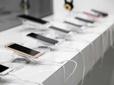 7 factors to consider while buying a smartphone