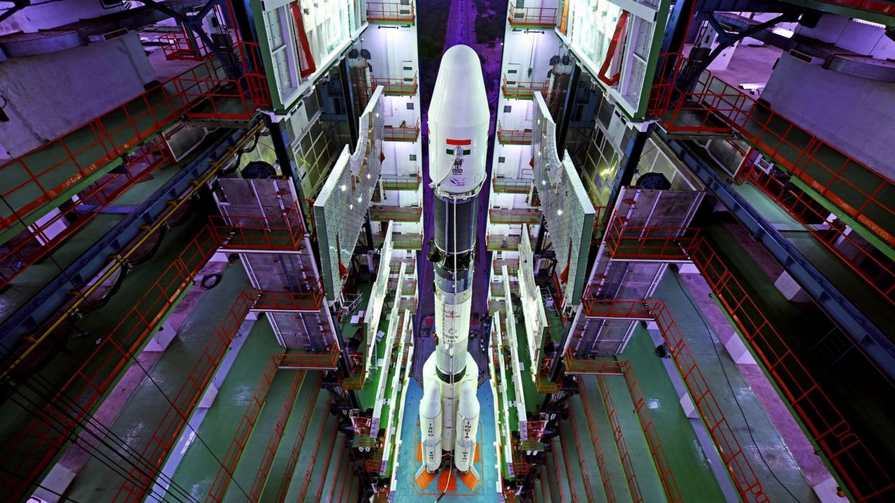 A fully-integrated GSLV stands inside the Vehicle Assembly Building at the Satish Dhawan Space Centre in Sriharikota. Image: ISRO