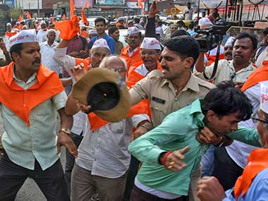 Clashes erupt between Lingayat and Veerashaiva followers in Kalaburagi, four people taken into custody Clashes erupt between Lingayat and Veerashaiva followers in Kalaburagi, four people taken into custody