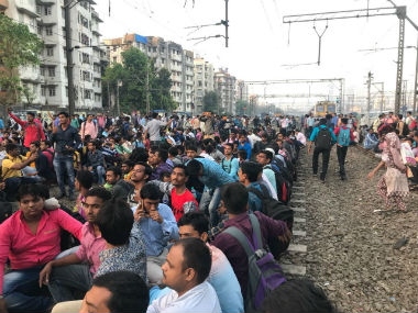 Students in Mumbai call off rail roko protest after govt promises action; train services resume on Central Line Students in Mumbai call off rail roko protest after govt promises action; train services resume on Central Line