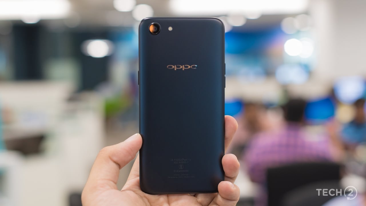 The design of the Oppo A83 sure looks good, but the metal back is a fingerprint magnet. Image: Tech2/Rehan Hooda