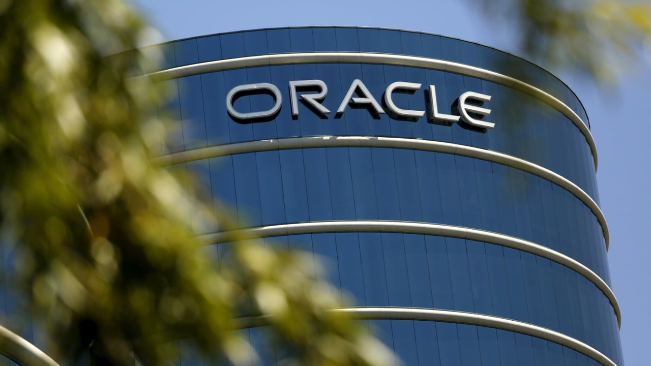 The Oracle logo is seen on its campus in Redwood City, California. Image: Reuters