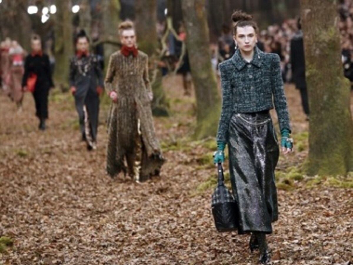 Louis Vuitton closes Paris Fashion Week with vintage flashback